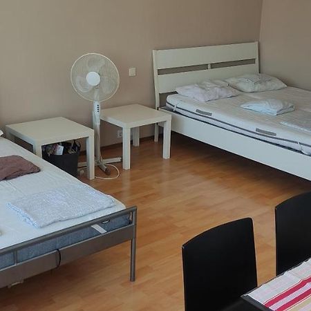 וינה Affordable Studio Near City Center מראה חיצוני תמונה