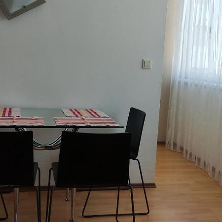 וינה Affordable Studio Near City Center מראה חיצוני תמונה
