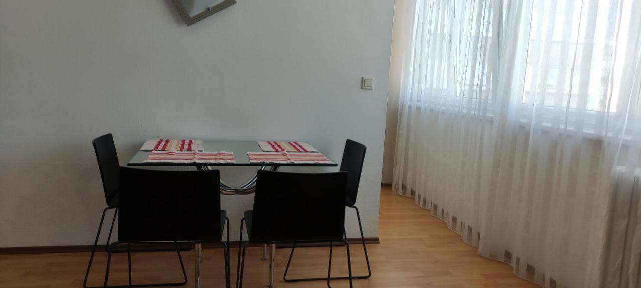 וינה Affordable Studio Near City Center מראה חיצוני תמונה
