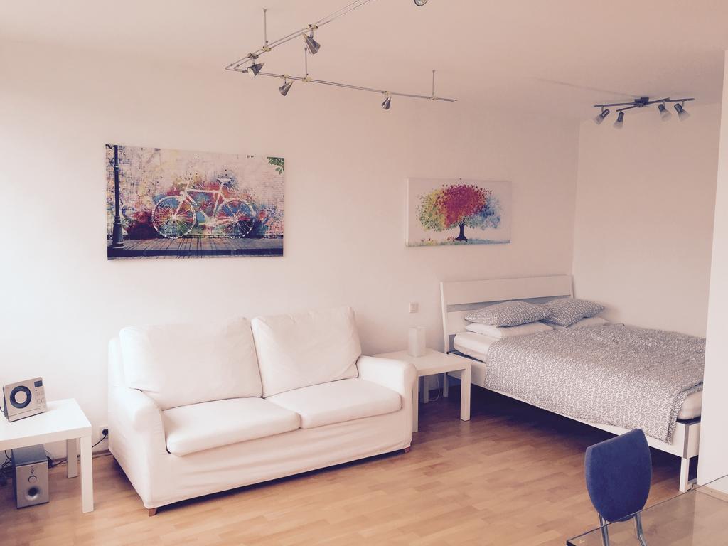 וינה Affordable Studio Near City Center מראה חיצוני תמונה